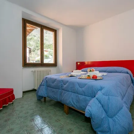 Casa Fronte Isola *
