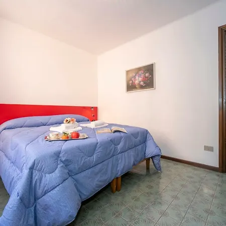 Casa Fronte Isola *