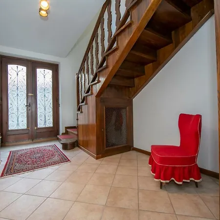 Casa Fronte Isola *
